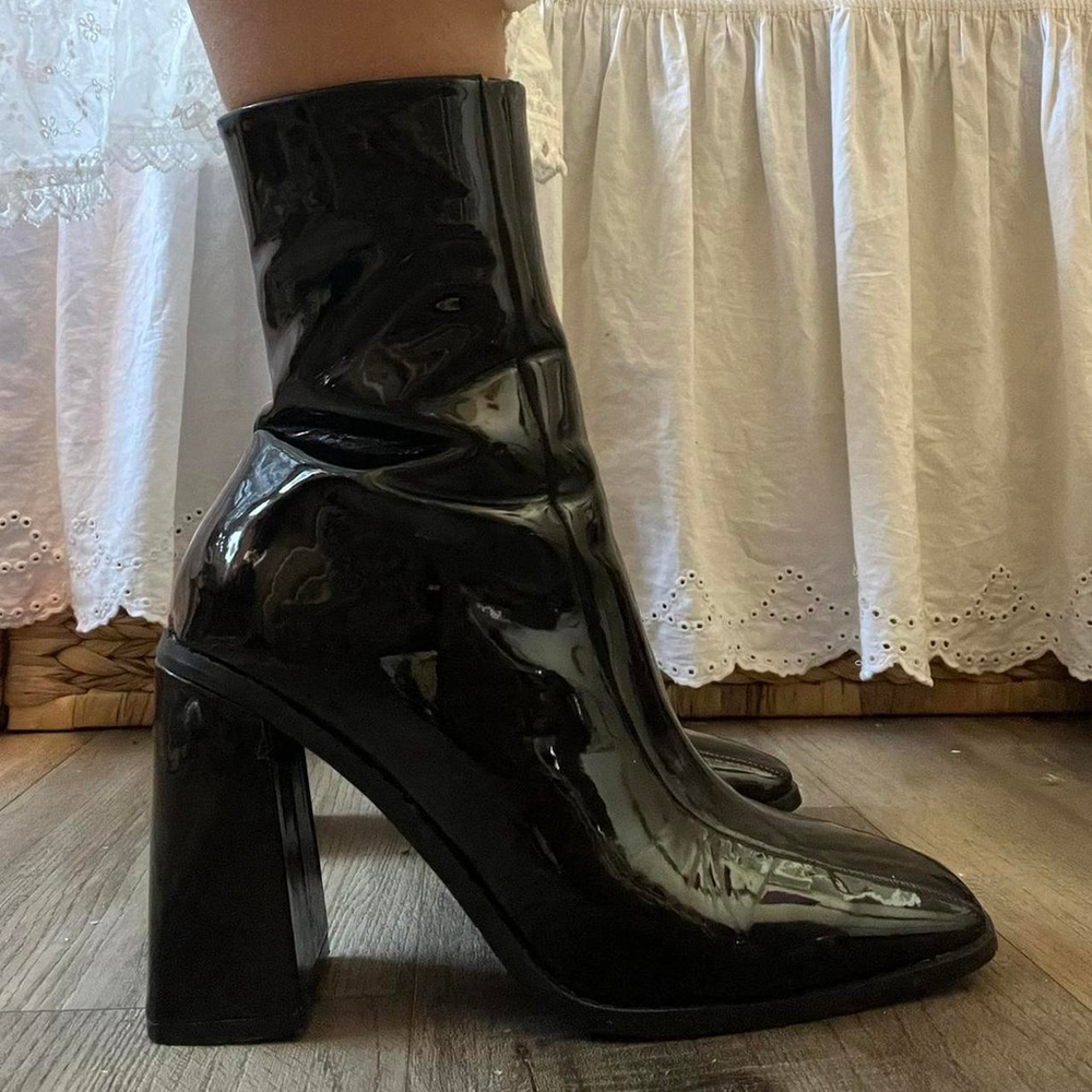 Black boots, ankle boots